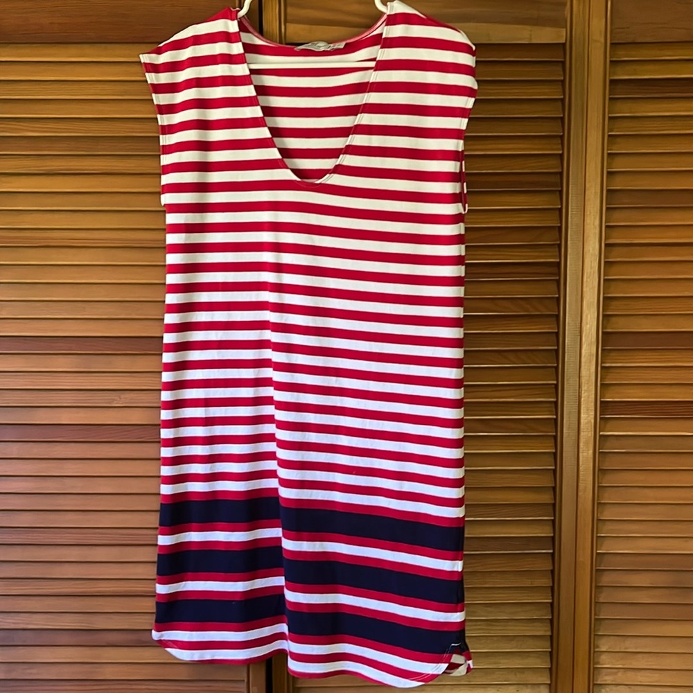 Vineyard Vines sleeveless dress. Size XS. Red, white and blue.